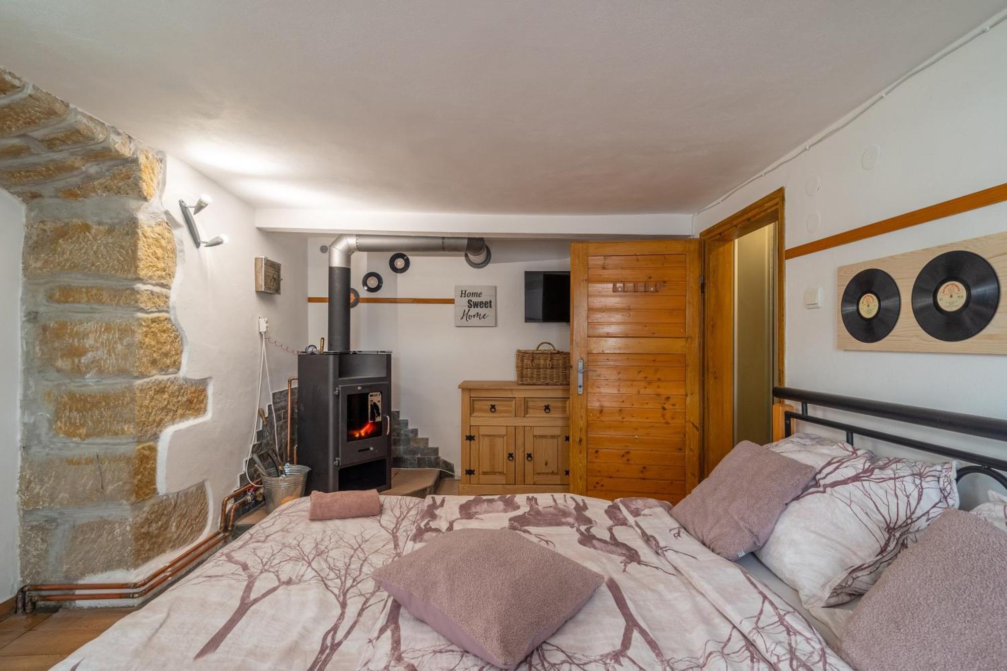 Apartman Karin Rovensko pod Troskami Экстерьер фото