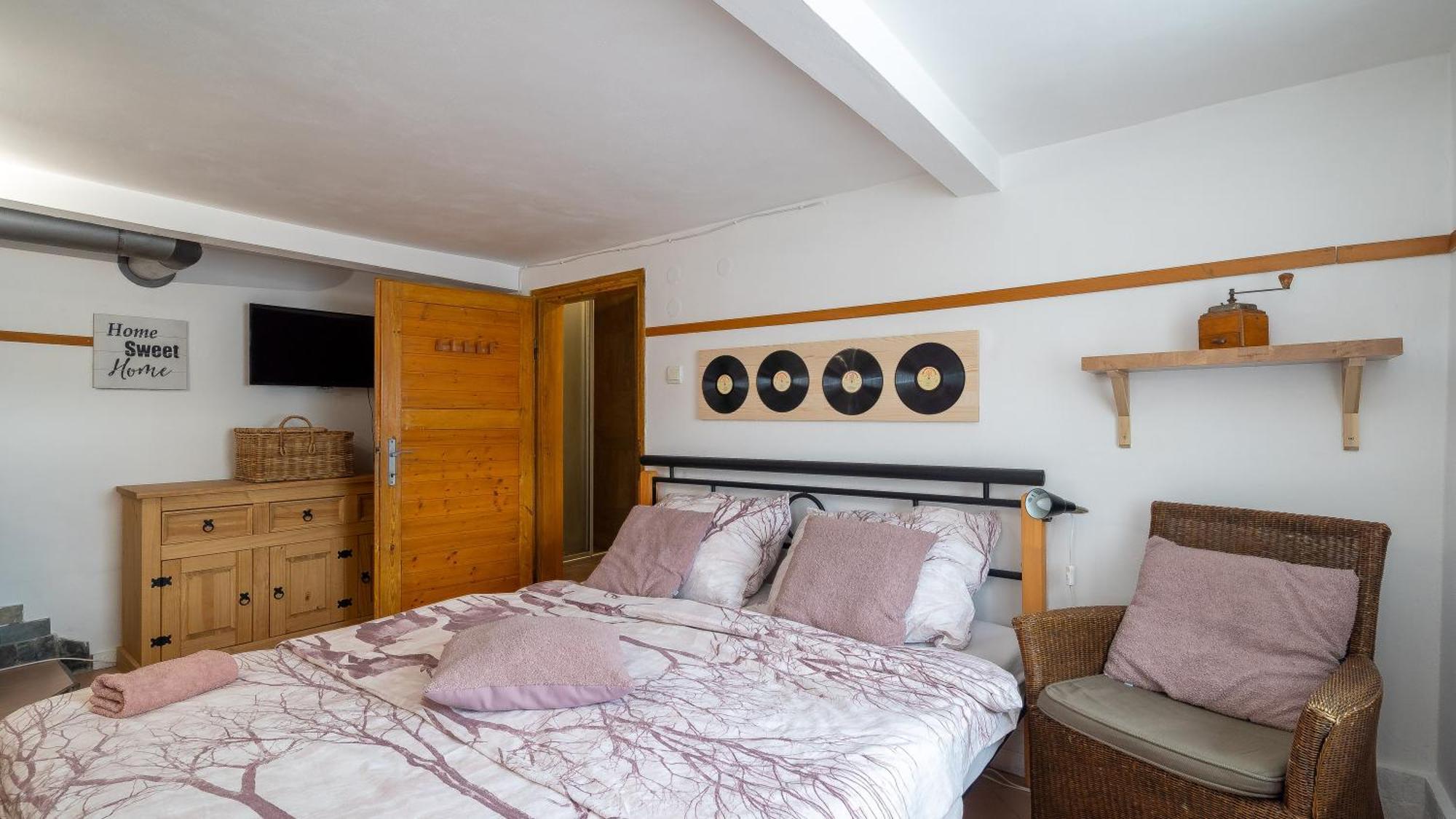 Apartman Karin Rovensko pod Troskami Экстерьер фото